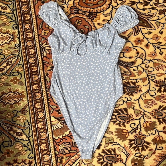 Wild Fable Floral bodysuit - Picture 1 of 5